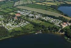 Lage zwischen zwei Seen