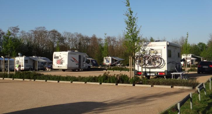 12 Wohnmobilstellplätze