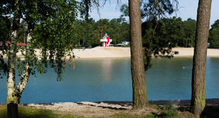 Leuchtturm mit Badesee