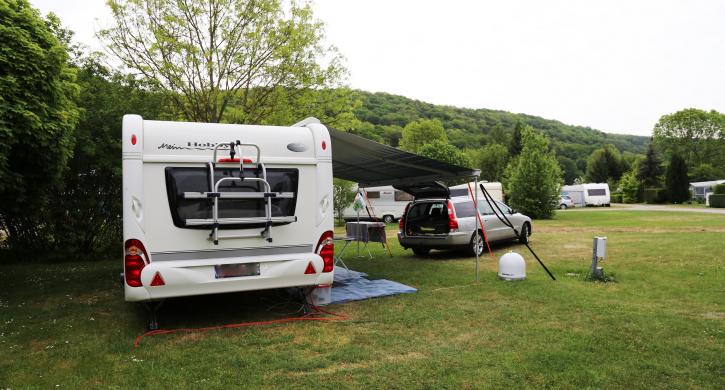 Große Stellplätze mit Frischwasser und Abwasser
