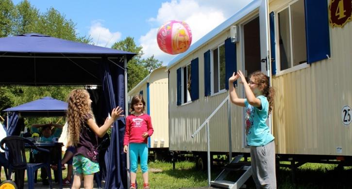 Camping im Zirkuswagen