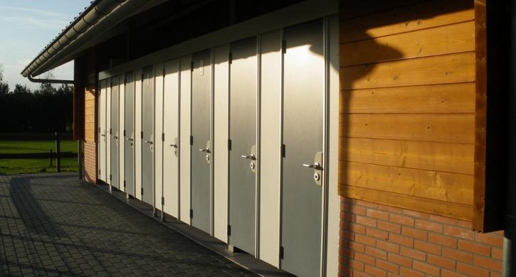 Sanitäranlage de Bronzen Emmer