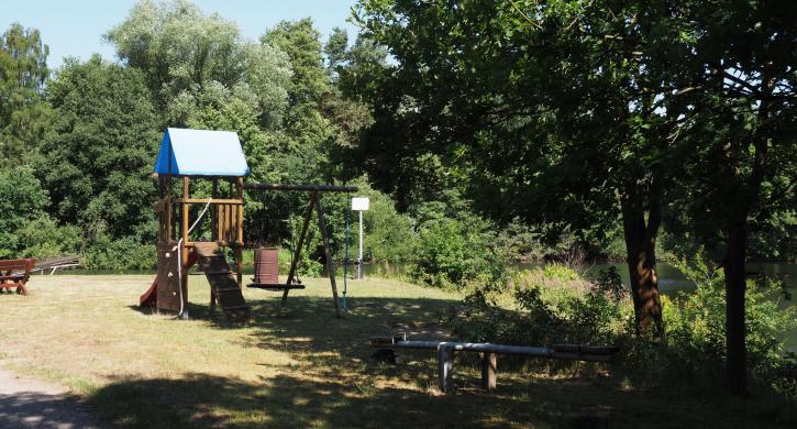 Strand und Spielplatz