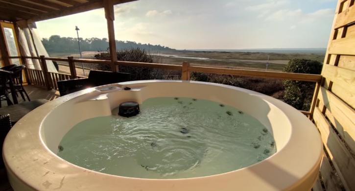 Lodge mit privatem Whirlpool und Meerblick