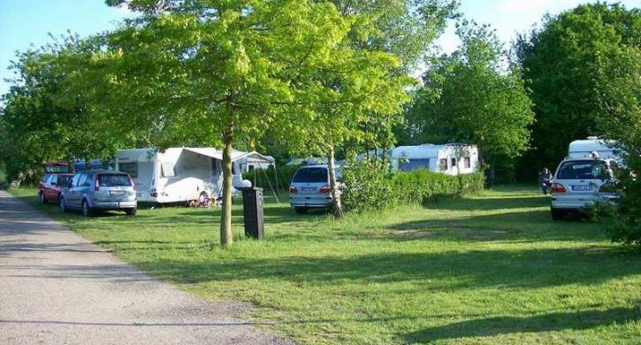 großzügige Stellplätze